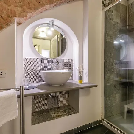 Affaccio Sul Castellare Siena